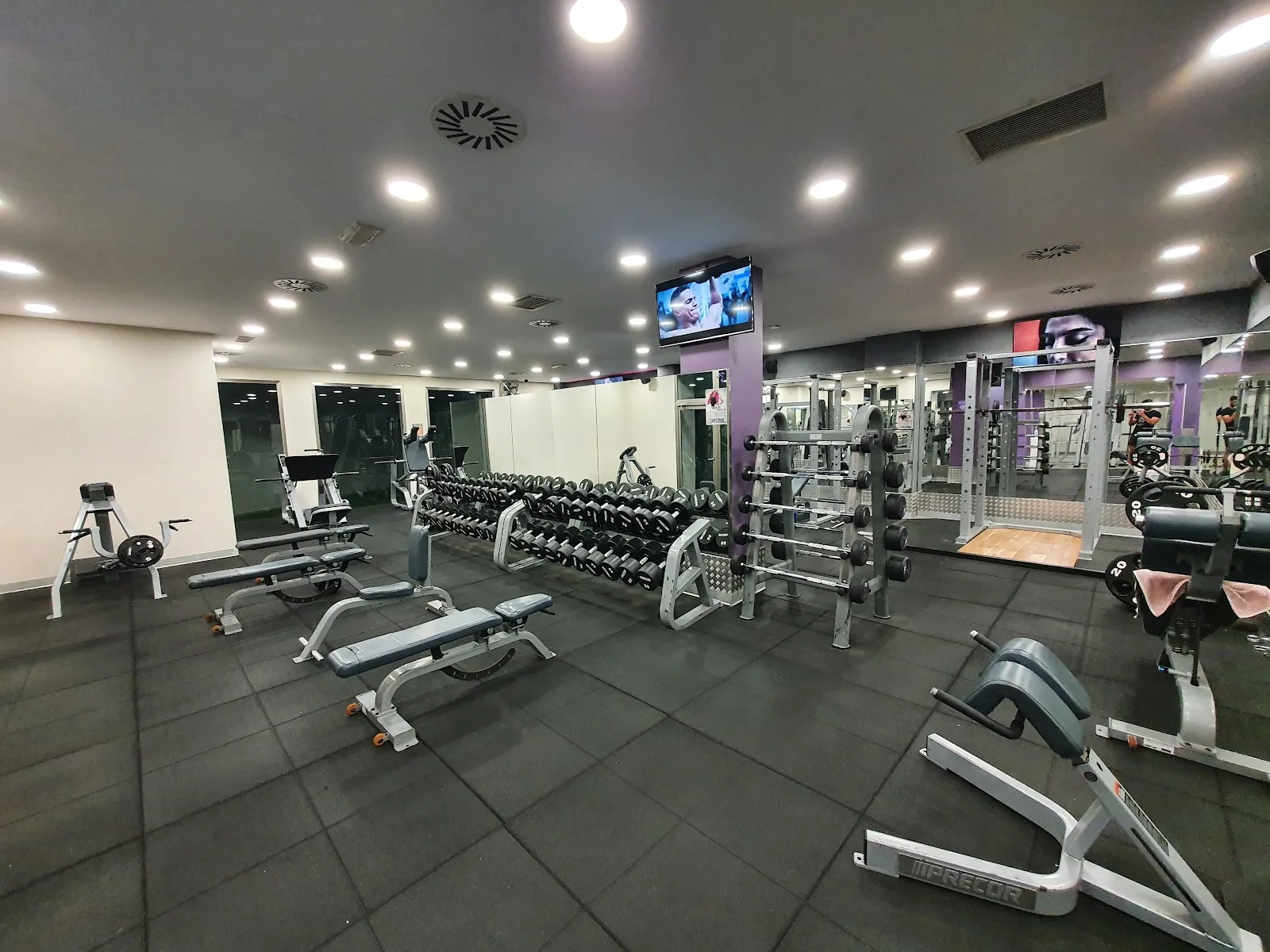 Gimnasio Anytime Fitness Rocafort en Barcelona