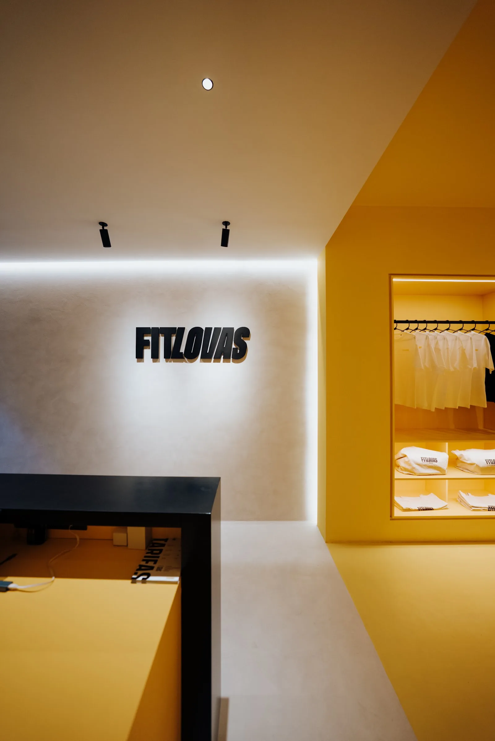 Gimnasio Fit Lovas Entença - Gimnasio femenino de Barcelona. Sólo mujeres en Barcelona