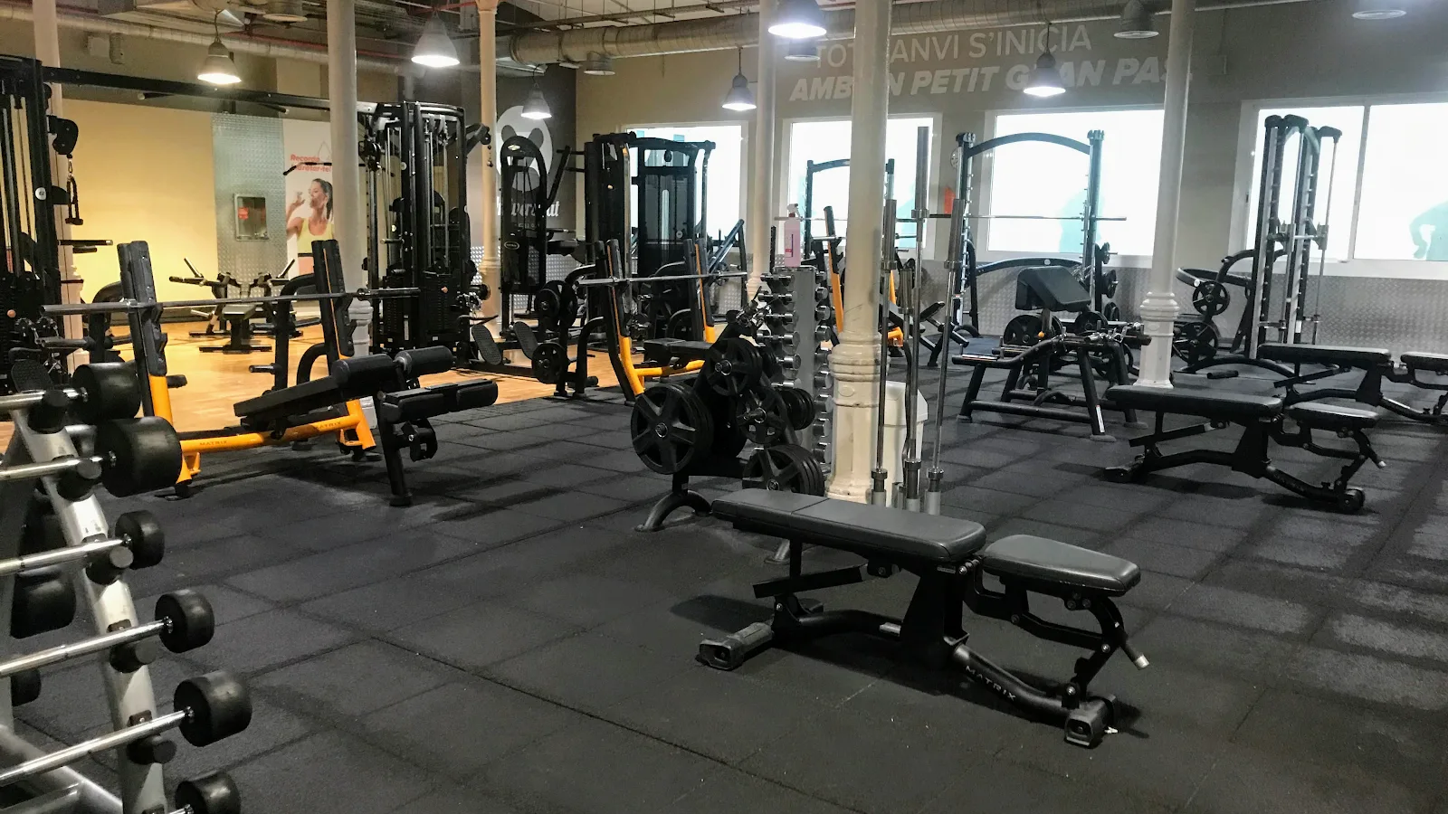 Gimnasio FITLEAD GLÒRIES en Barcelona