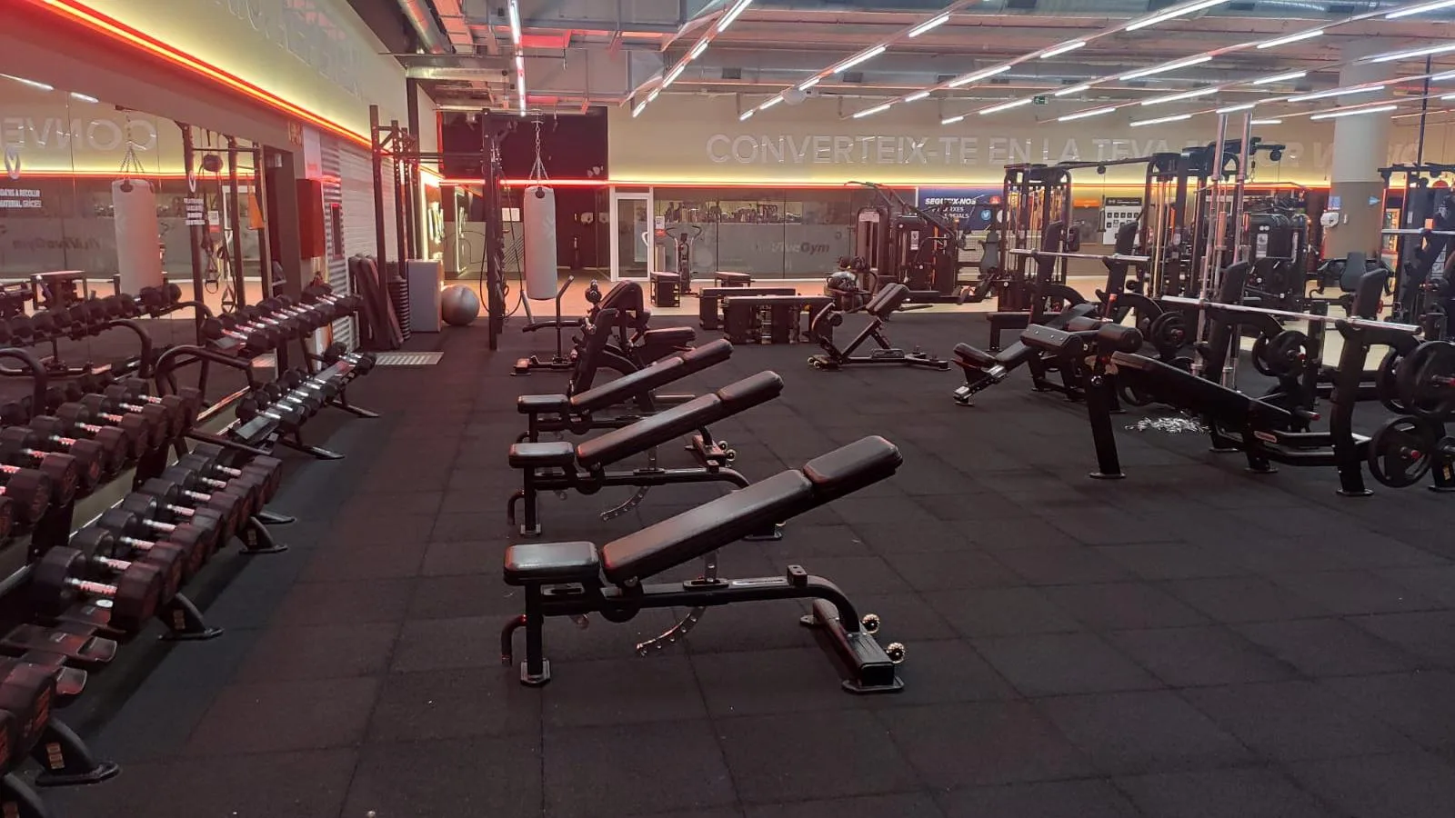 Gimnasio Gimnasio VivaGym Sant Antoni en Barcelona