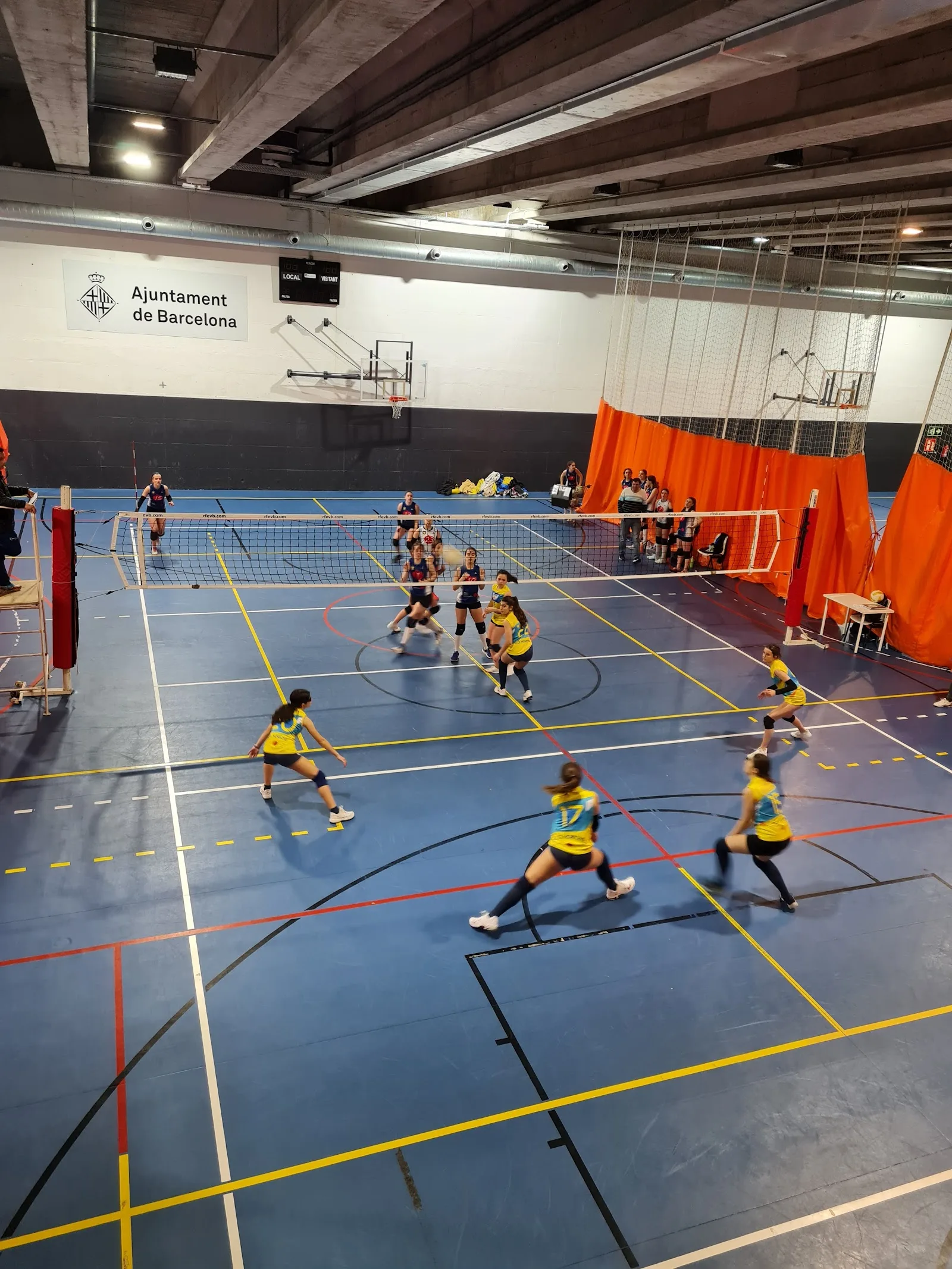 Gimnasio Polideportivo Municipal El Carmel en Barcelona